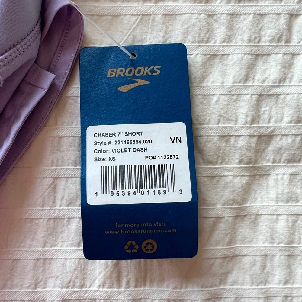 NWT Brooks Women's Chaser 7" Short in Violet Dash, XS - Picture 15 of 15